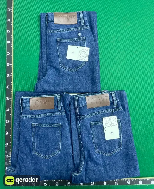 深蓝色