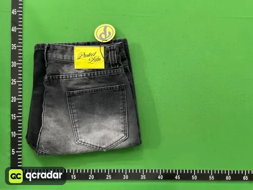 黑灰色
