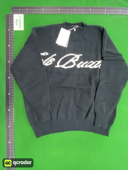 C02 black sweater