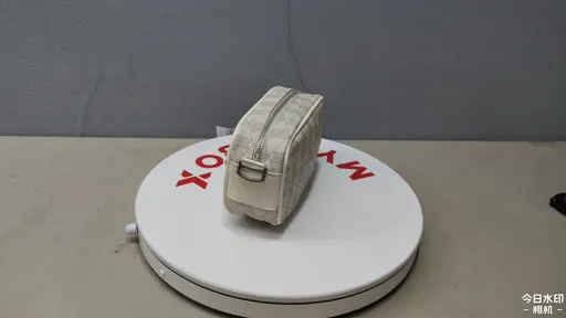 Off-white [printed camera bag]
