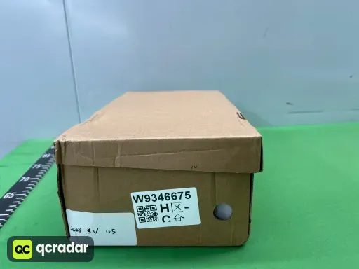 蓝黑色