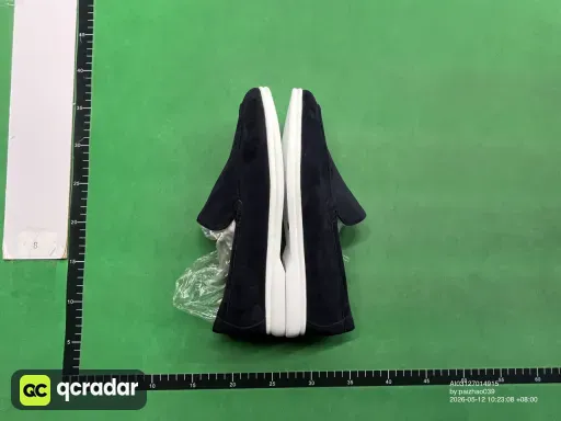 蓝黑色
