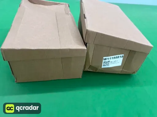 蓝黑色