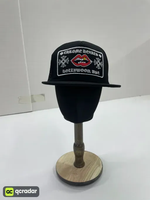 罗心红唇黑色