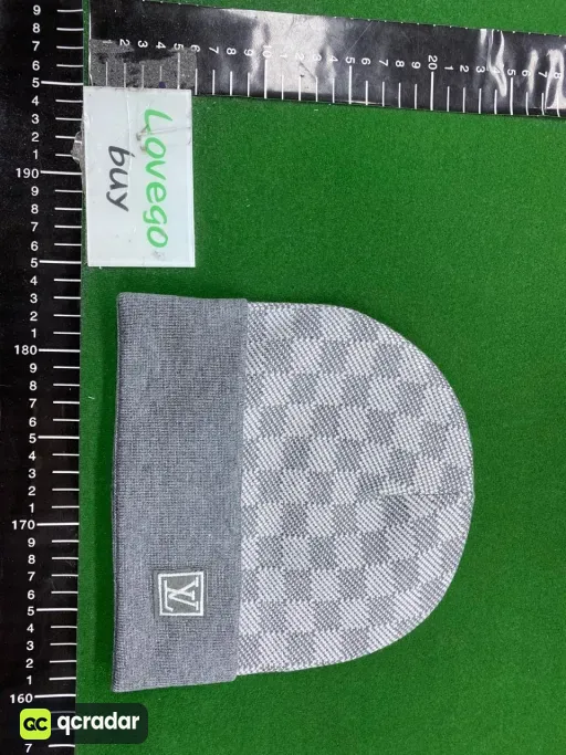 Type a plaid white label light gray