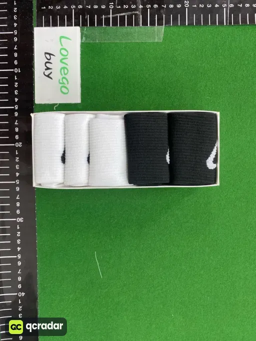 Gift box [3 white + 2 black]