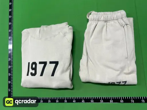 1977小麦色帽衫+束脚卫裤