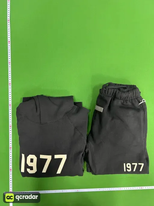 1977铁黑色帽衫+束脚卫裤