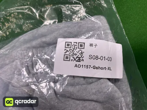 灰色短裤