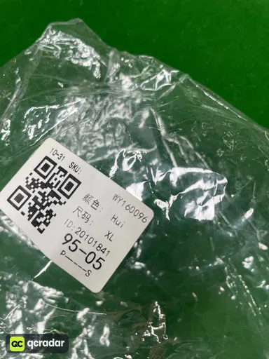 灰色连帽卫衣