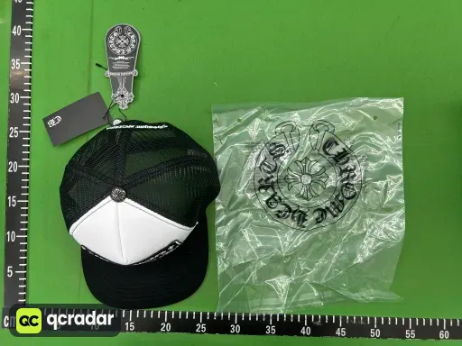 罗欣红唇白色