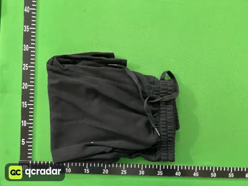 短裤黑色白标