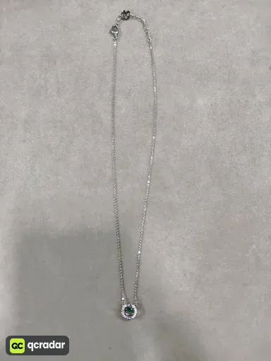 Smart white gold green diamond necklace