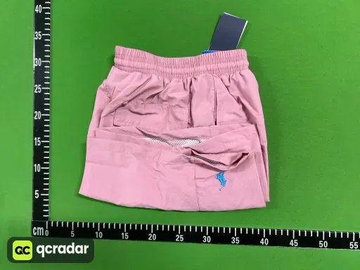 粉红色
