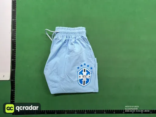 蓝色短裤