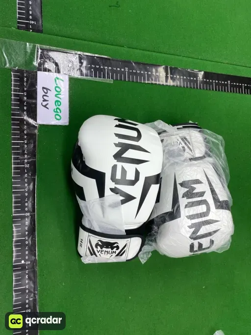 Boxing gloves size: 14oz
