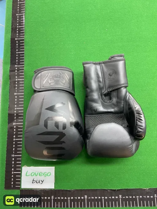 Boxing gloves size: 10oz