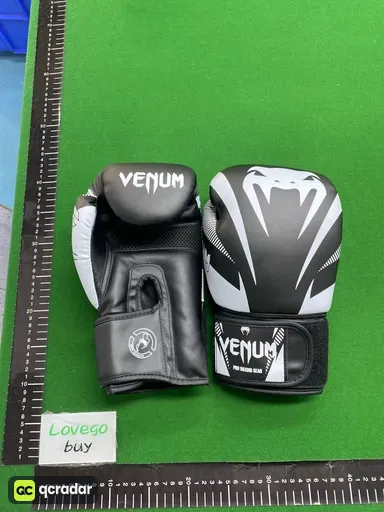 Boxing gloves size: 12oz