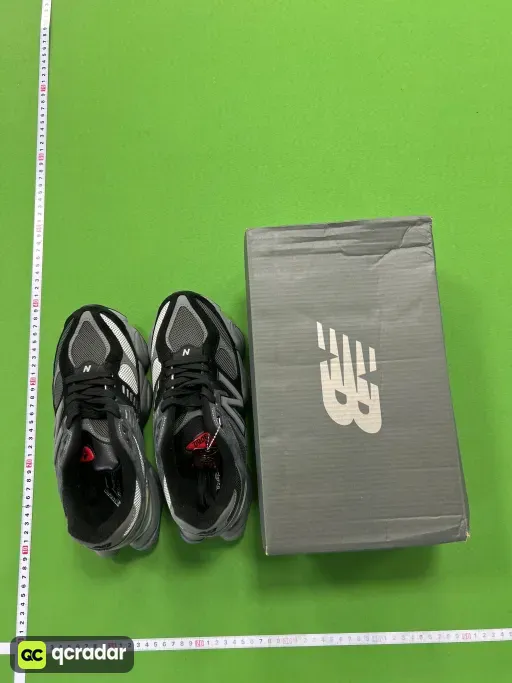 黑灰色
