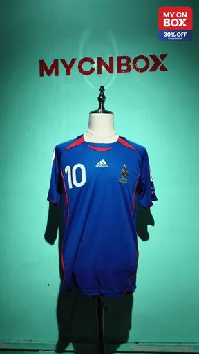 2006 france home jersey #10 + captain's armband