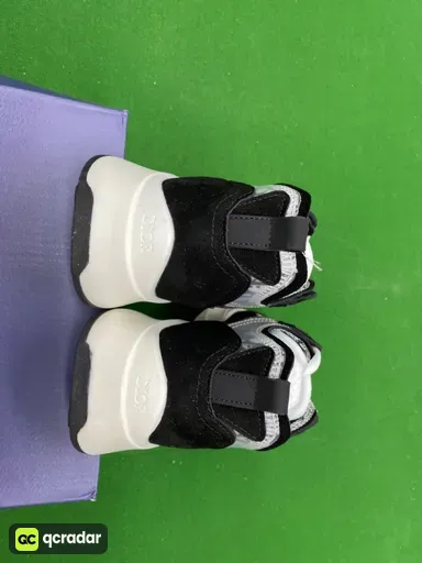 B25 gray black