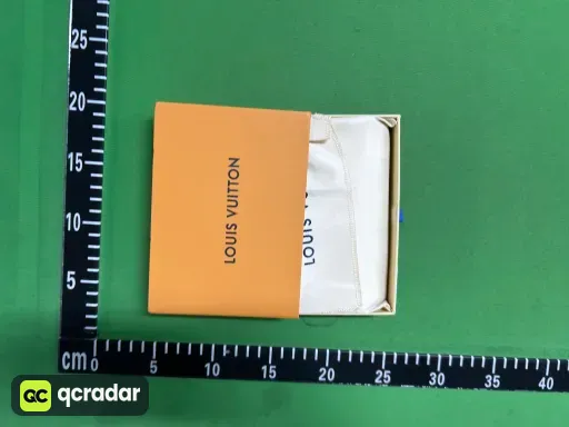 白色护照夹