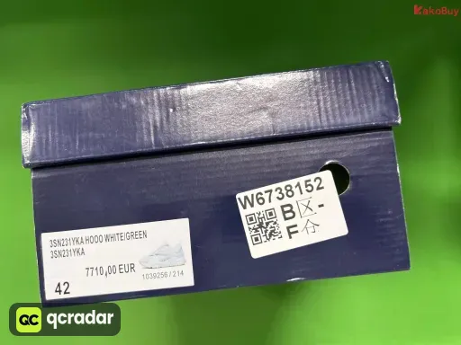 B22 白绿底