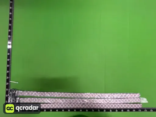 白色黑扣