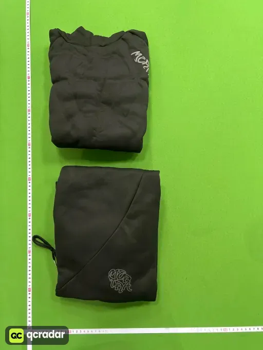 黑色