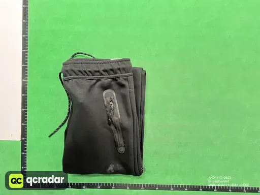 黑色