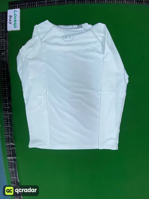 An dm long sleeve white