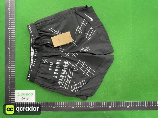 Patterned short-sleeved black = patterned shorts black
