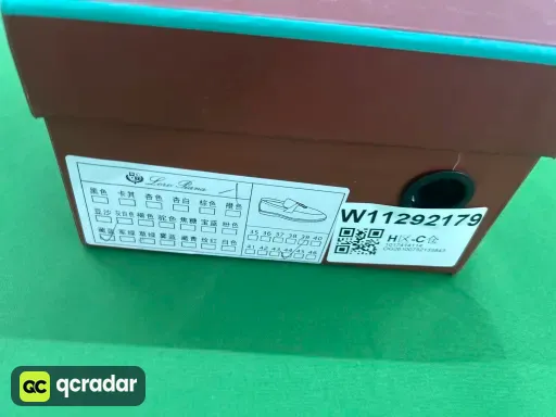 深蓝色