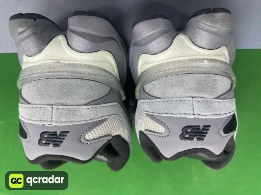 9060 black gray