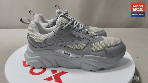 Mike b22 light gray gift box