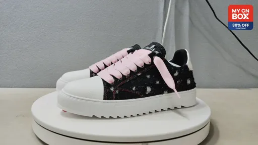 Black ripped jeans (1:1 packaging with shoelaces included)