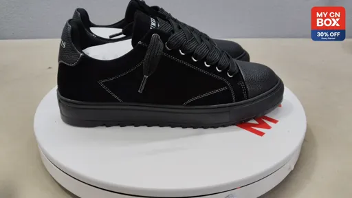All black matte (1:1 packaging with shoelaces included)
