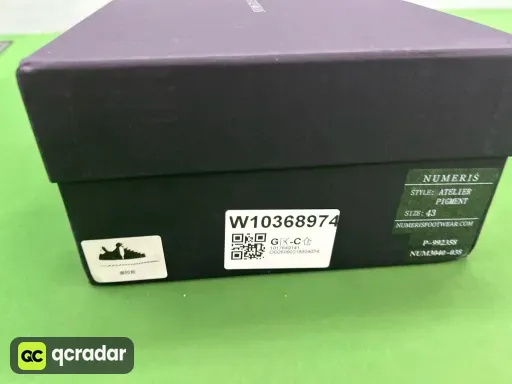 黑纱白底