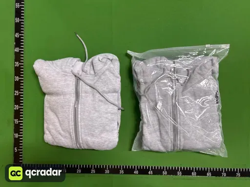 灰色开衫（小黑马）
