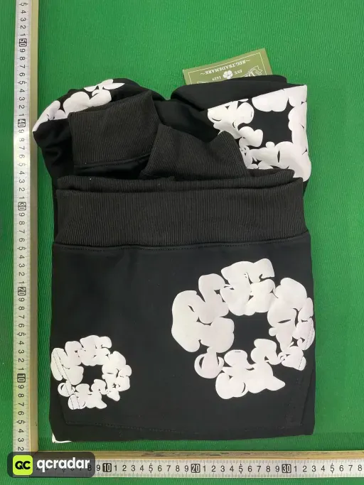 卫衣黑色白印花