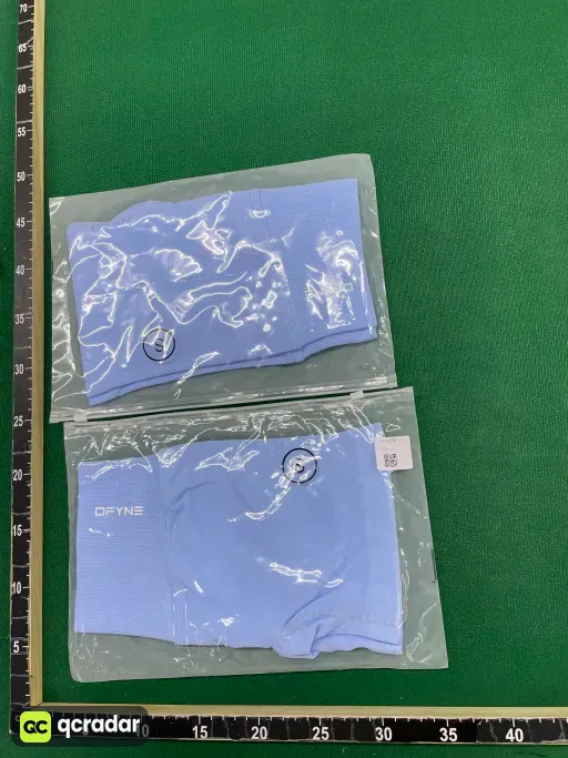 冰蓝色短裤
