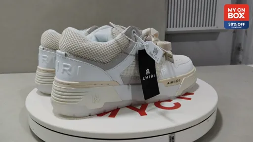Am off-white