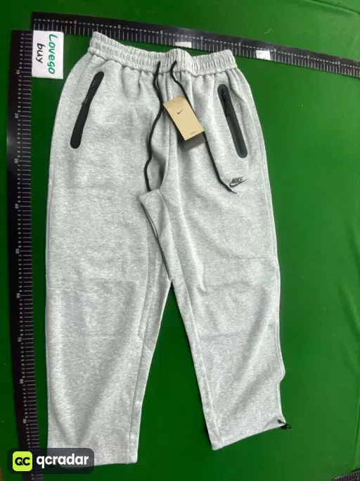 0950+4052 gray