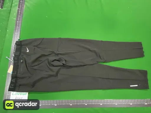 Triangular pure black [s--3xl]