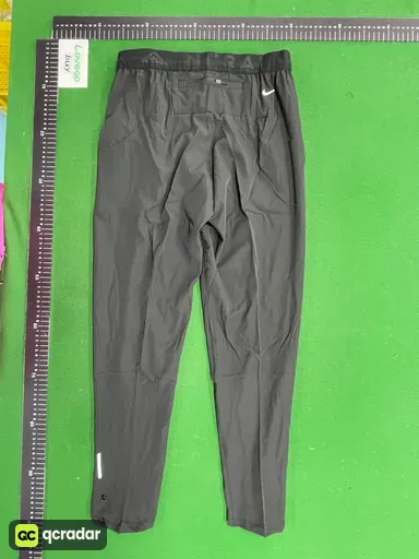 Triangular pure black [s--3xl]