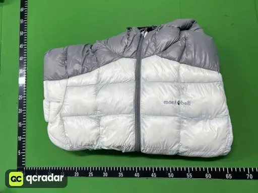 白色浅棕色