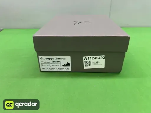 白色单扣