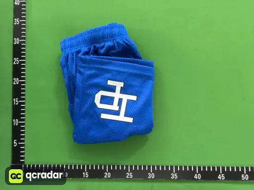 粉红色