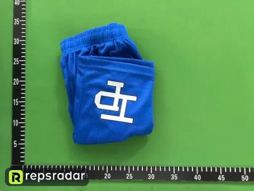 粉红色