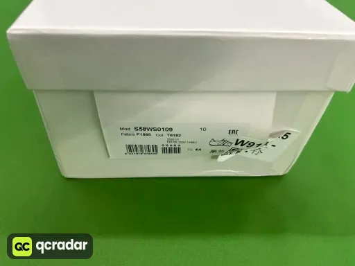 蓝黑色
